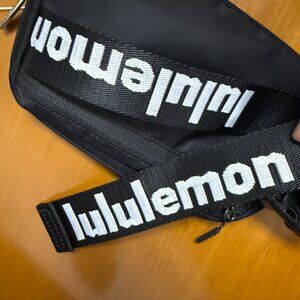 Lululemon everywhere belt bag 1L
